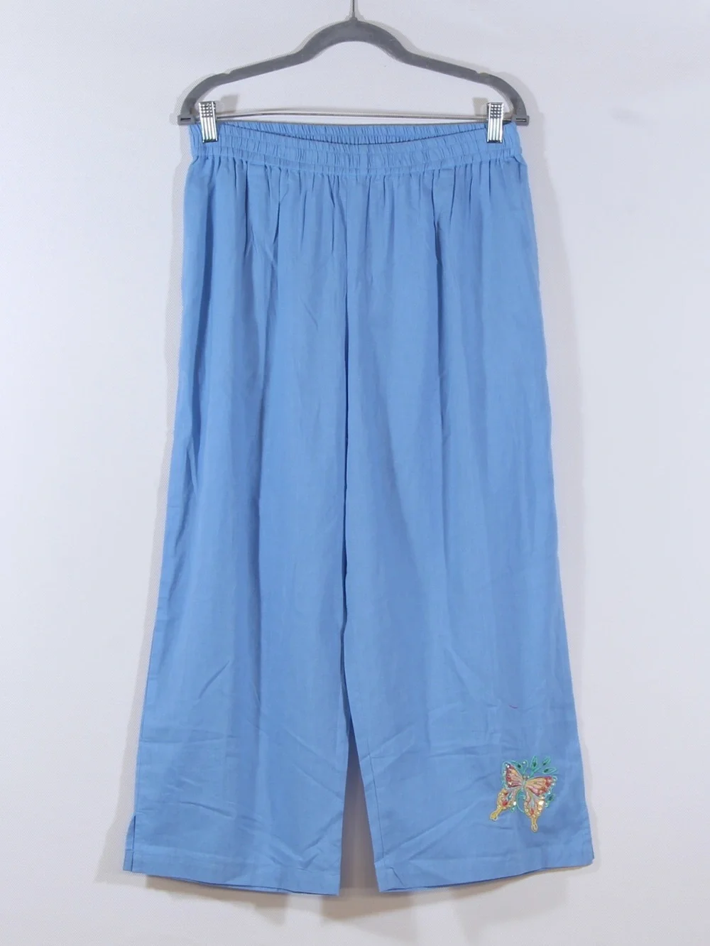 Metropolitan Women's Blue Chambray 2-piece Short Sleeve Shirt and Capri Set NWOT